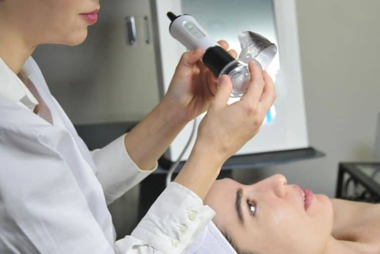 Bubble terapi cilt bakımı – Dr. Yetkin Bayer Kliniği