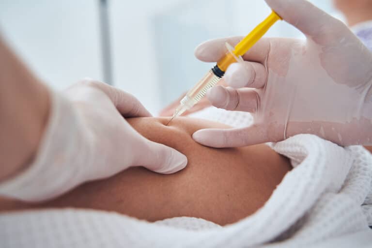 Bölgesel enjeksiyon uygulaması – Dr. Yetkin Bayer Kliniği