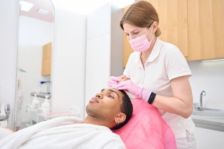 Mezoterapi uygulaması – Dr. Yetkin Bayer Kliniği