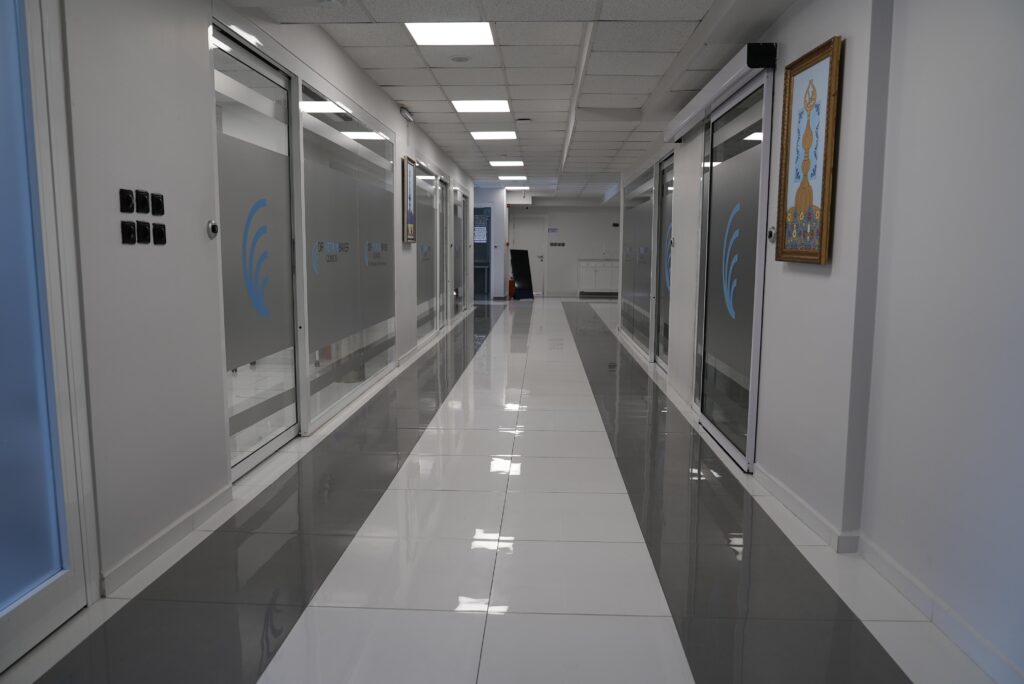 Klinik koridoru – Dr. Yetkin Bayer Kliniği